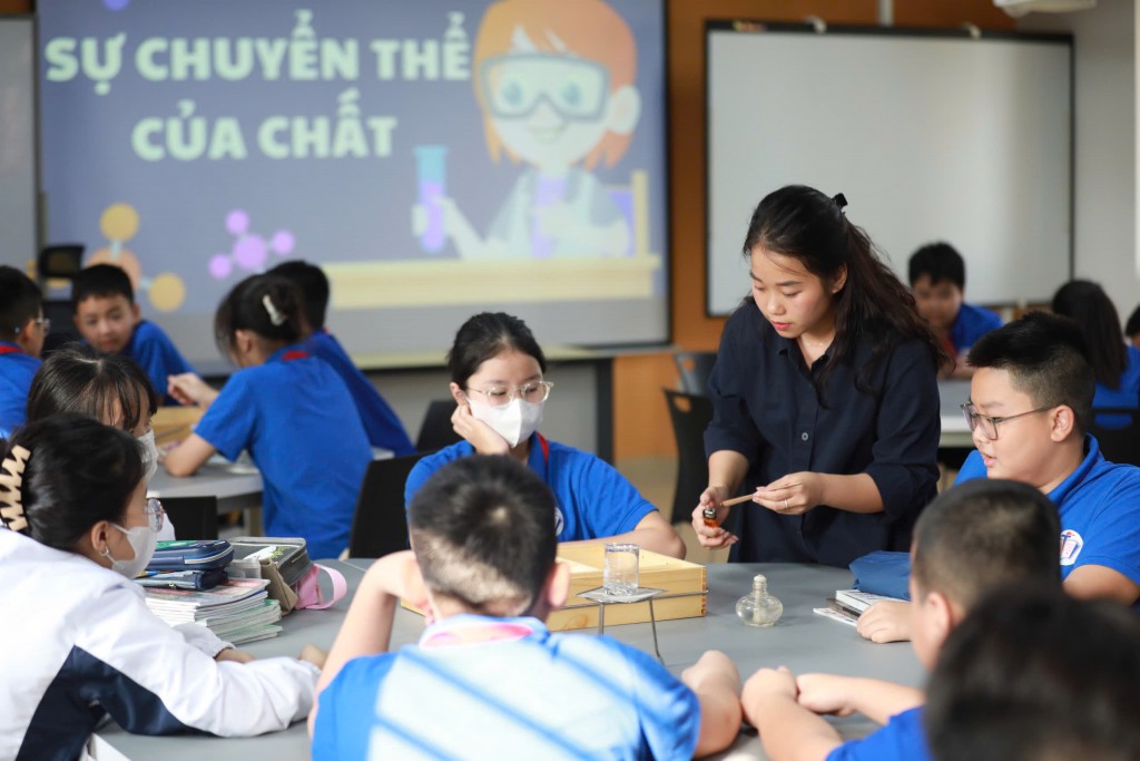 Học sinh tích cực tham gia các hoạt động STEM. (Ảnh: Thanh Tùng)