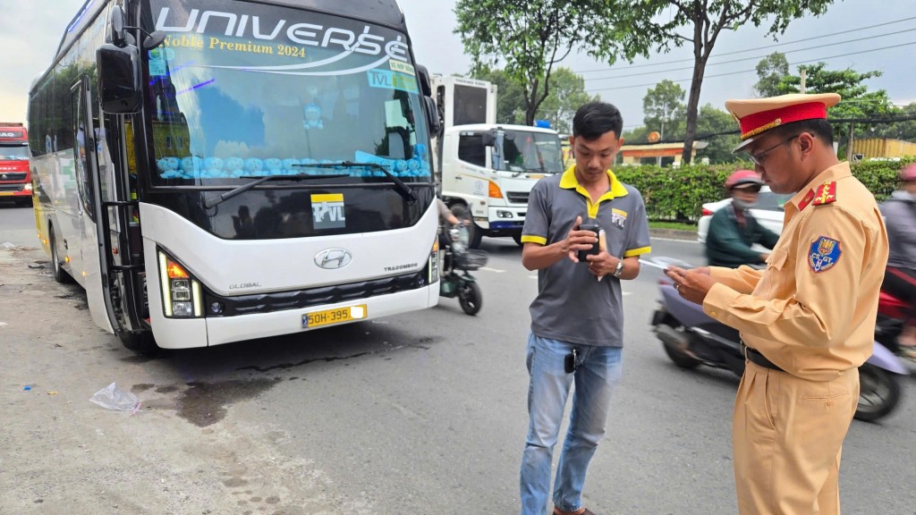 Một trường hợp vi phạm được Đội CSGT An Sương phát hiện, xử lý (ảnh PC08)