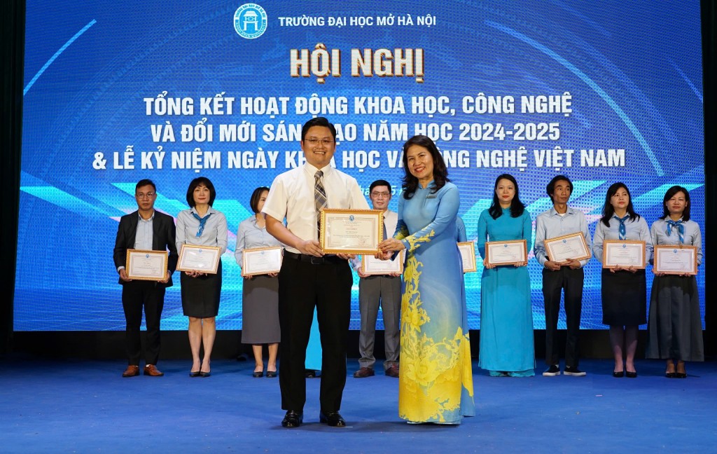 Ths Thiều Cẩm Sơn, giảng viên khoa Luật, Bí thư Đoàn Thanh niên Trường Đại học Mở Hà