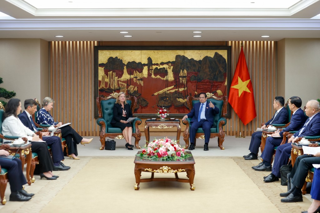 Nhất trí với những nội dung mà Thủ tướng đề cập, cũng là những nội dung được WB rất quan tâm, bà Mariam J. Sherman thống nhất với những ưu tiên của Chính phủ Việt Nam, cho biết sẽ báo cáo lên Chủ tịch WB các ý kiến này, đặc biệt là phát triển hạ tầng chiến lược, hỗ trợ khu vực tư nhân… - Ảnh: VGP/Nhật Bắc