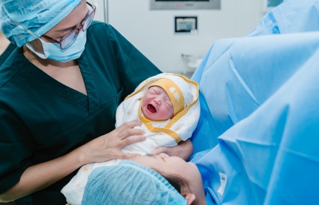 Bệnh viện Mặt Trời chào đón em bé đầu tiên từ thai kỳ nguy cơ cao