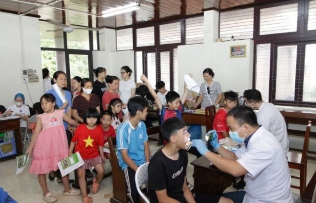 Gần 100 trẻ được chăm sóc sức khỏe răng miệng miễn phí
