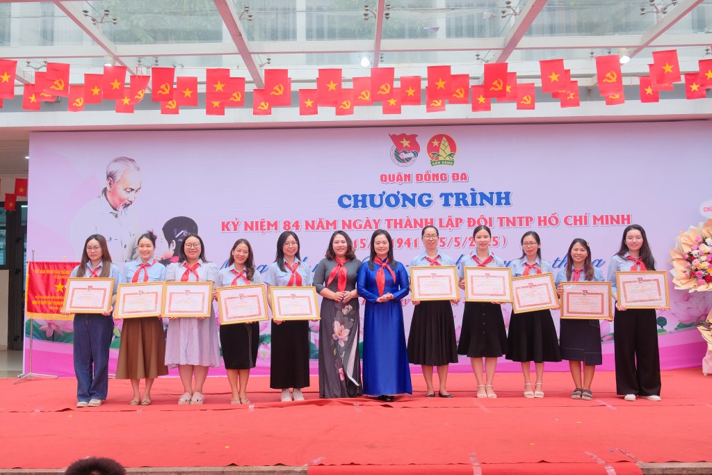 Các Liên đội tham gia tích cực các hoạt động công trình măng non thi đua chào mừng kỷ niệm 84 năm Ngày Thành lập Đội TNTP Hồ Chí Minh (15/5/1941 - 15/5/2025) được tặng giấy khen Các Liên đội tham gia tích cực các hoạt động công trình măng non thi đua chào mừng kỷ niệm 84 năm Ngày Thành lập Đội TNTP Hồ Chí Minh (15/5/1941 - 15/5/2025) được tặng giấy khen