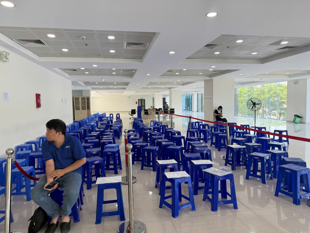 Người dân không còn phải xếp hàng từ “tờ mờ sáng”