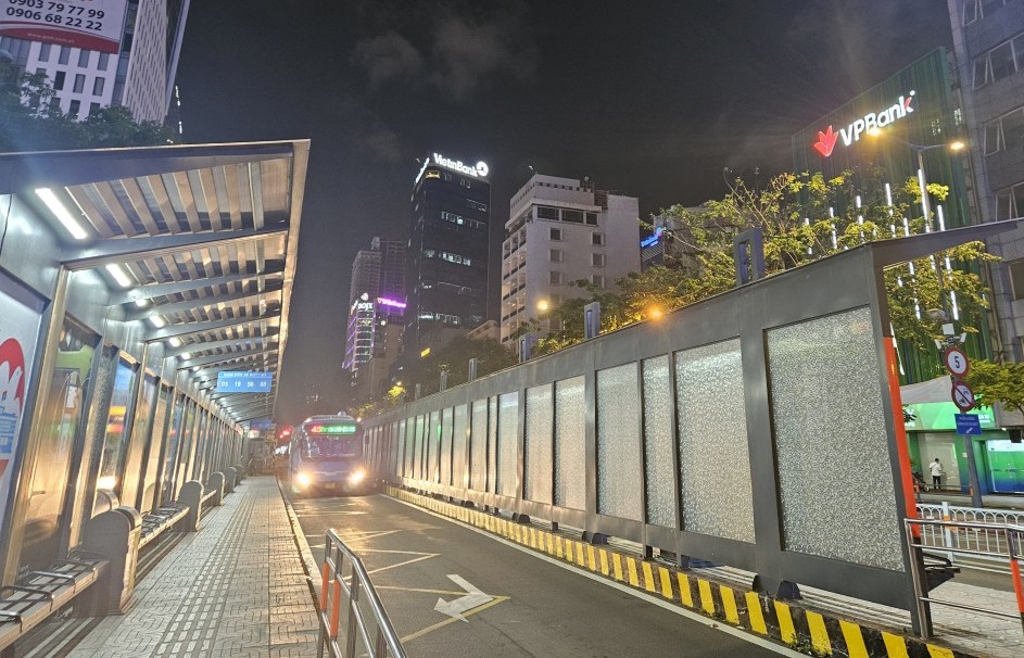 TP Hồ Chí Minh: Nhiều nhà chờ xe buýt bị mất cắp thiết bị