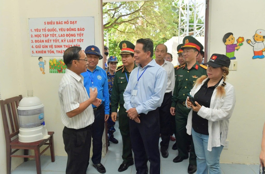 Cầu nối yêu thương từ đất liền đến đảo xa