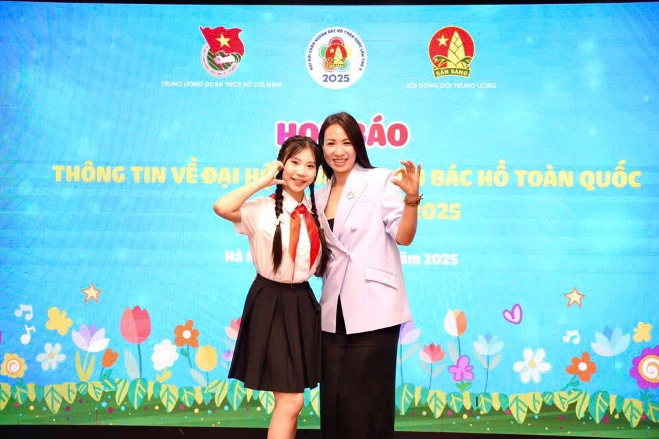 Nhà thiết kế Yến Ngô hạnh phúc khi đồng hành Đại hội Cháu ngoan Bác Hồ