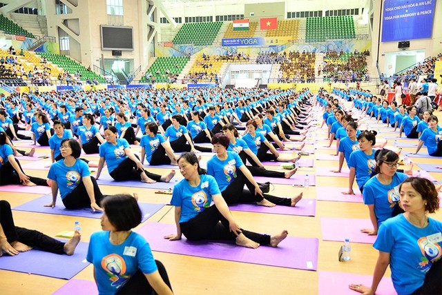 Gần 900 vận động viên và người yêu thích yoga sẽ cùng tham gia Ngày Quốc tế Yoga lần thứ 11 tại Quảng trường đường Phạm Văn Đồng, TP Quảng Ngãi, với chủ đề ý nghĩa “Yoga vì một trái đất, một sức khỏe” (Ảnh: minh hoạ)