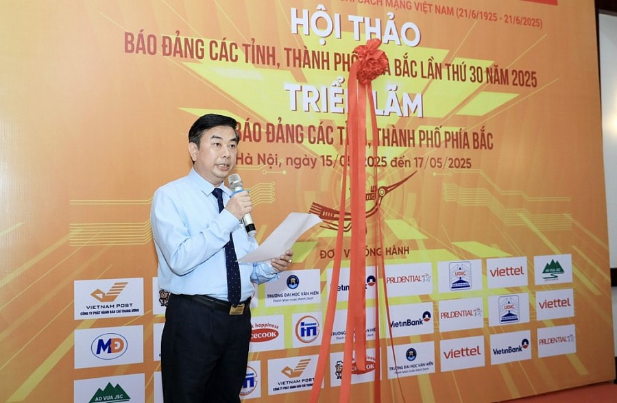 Tổng Biên tập Báo Hànộimới Nguyễn Minh Đức phát biểu đề dẫn hội thảo. Tổng Biên tập Báo Hànộimới Nguyễn Minh Đức phát biểu đề dẫn hội thảo.