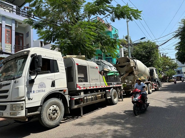 Bình Định: Xe bê tông chiếm lòng đường khiến người dân bức xúc