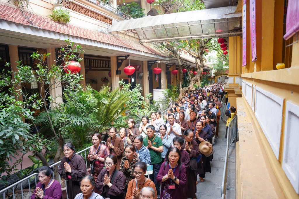 Mọi trái tim đều hướng Phật