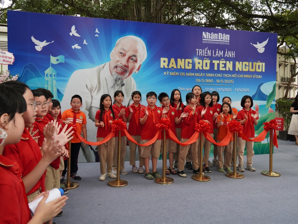 Soi chiếu chính mình trong ánh sáng tư tưởng của Bác Hồ
