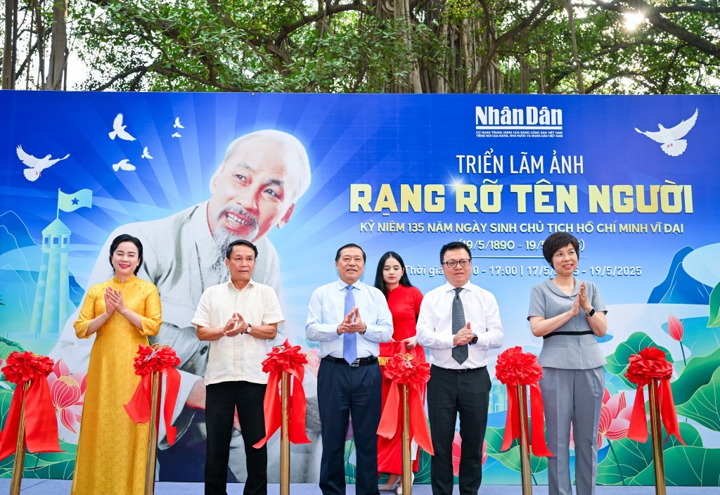 Soi chiếu chính mình trong ánh sáng tư tưởng Hồ Chí Minh