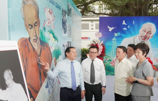Soi chiếu chính mình trong ánh sáng tư tưởng Hồ Chí Minh