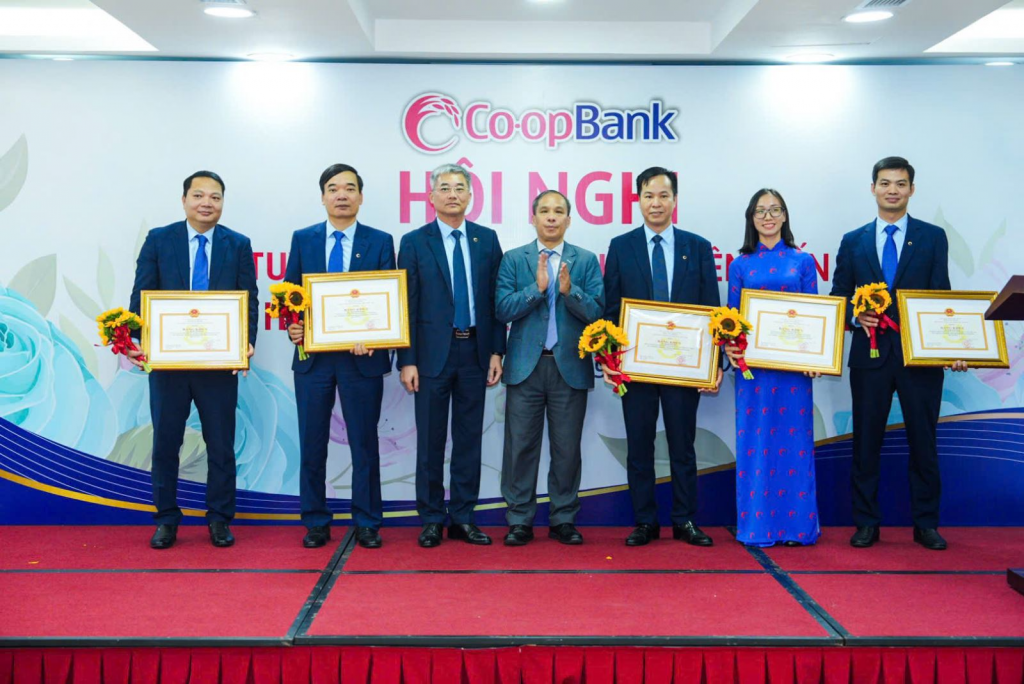 Co-opBank tuyên dương gương điển hình tiên tiến lần thứ V