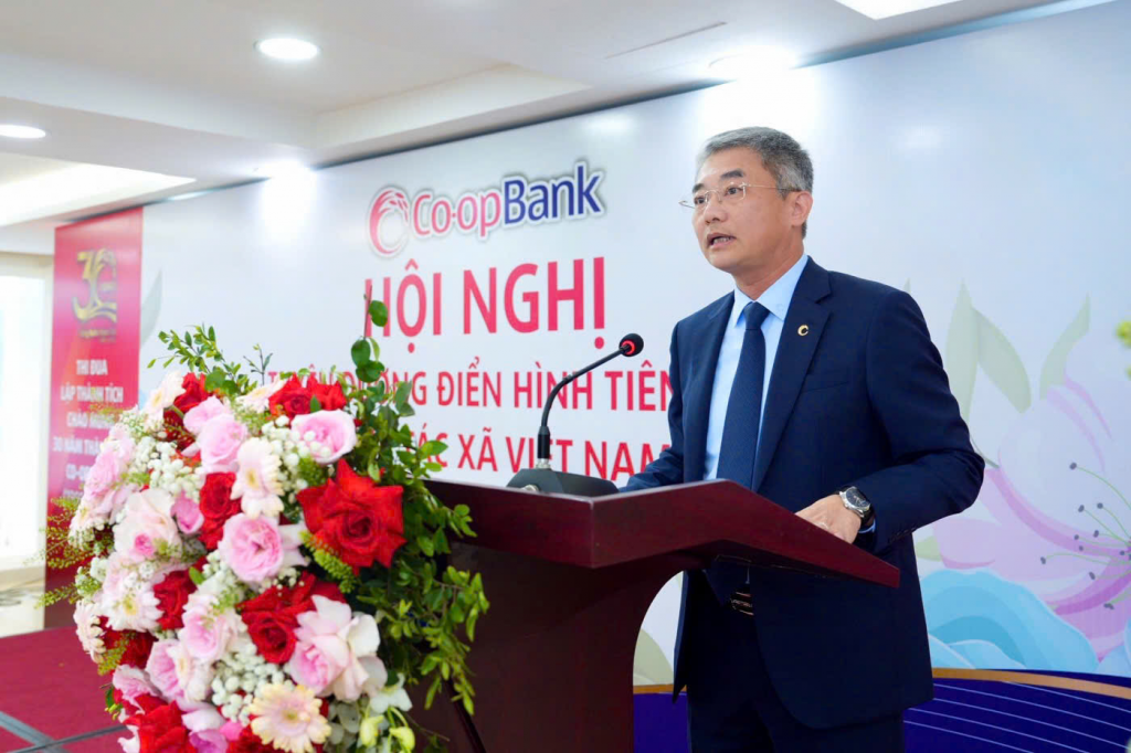 Đồng chí Nguyễn Quốc Cường - Bí thư Đảng bộ, Chủ tịch HĐQT Co-opBank phát biểu tại Hội nghị