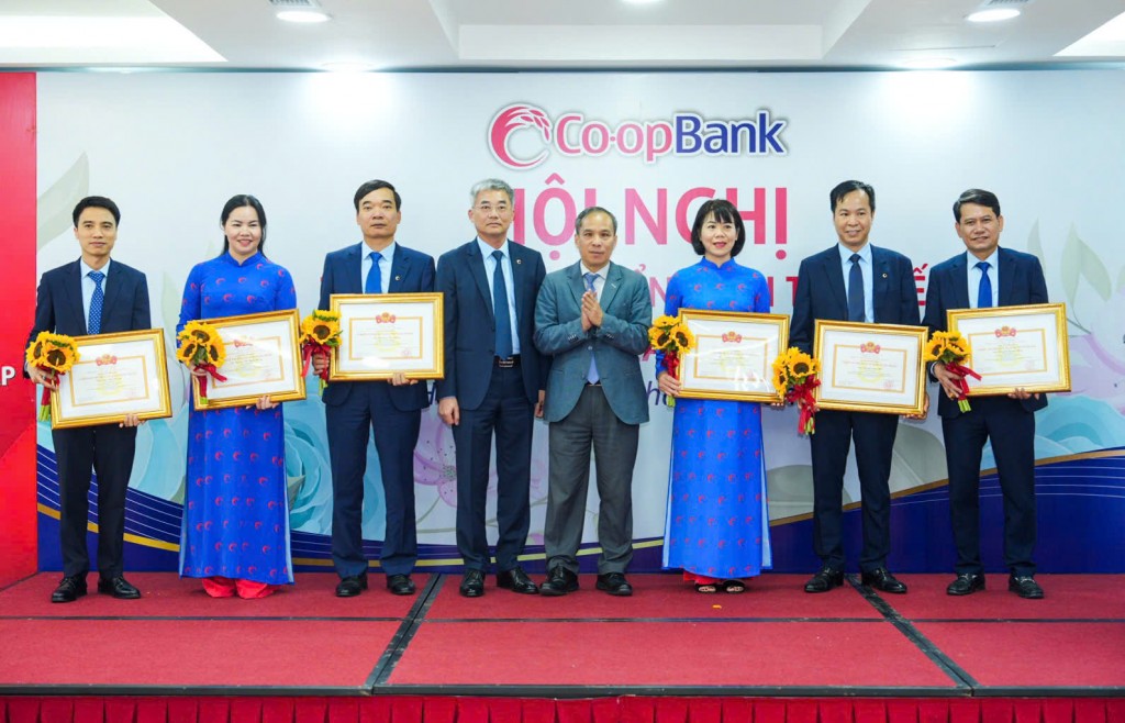 Co-opBank tuyên dương gương điển hình tiên tiến lần thứ V