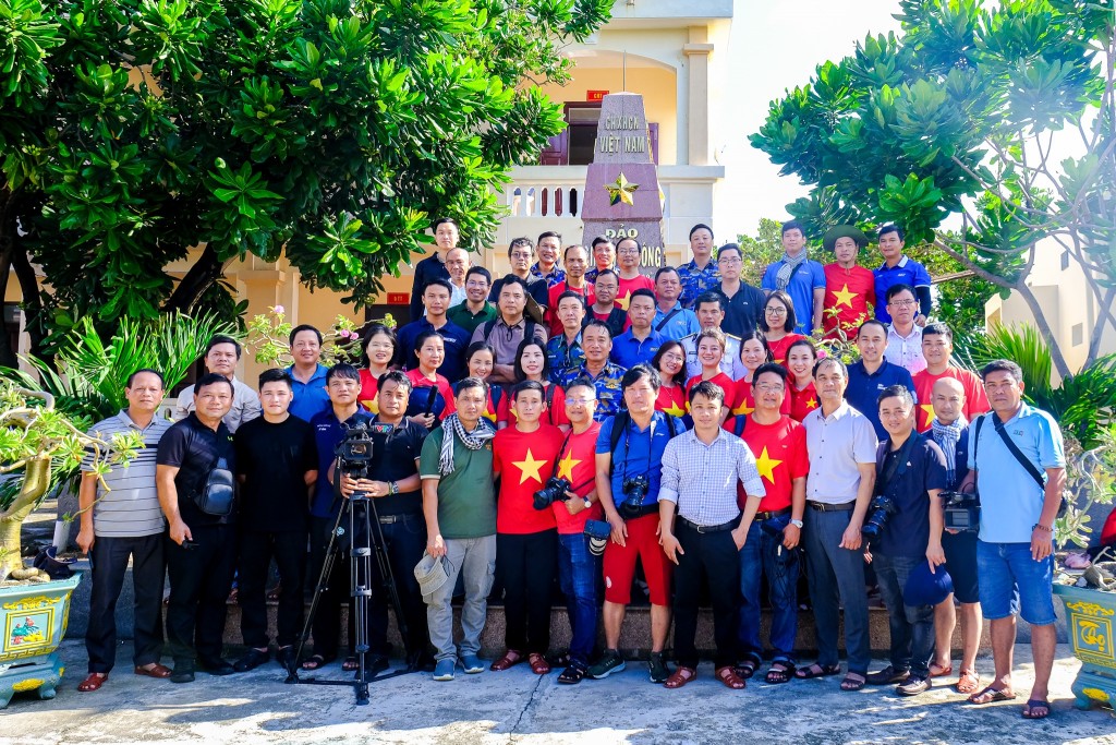 Bài 3: Lý tưởng cách mạng, công nghệ nối Trường Sa với đất liền