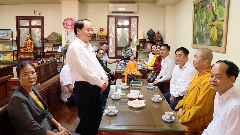 Trưởng ban Tuyên giáo và Dân vận Thành ủy Nguyễn Doãn Toản phát biểu chúc mừng. Ảnh: Nguyên Anh