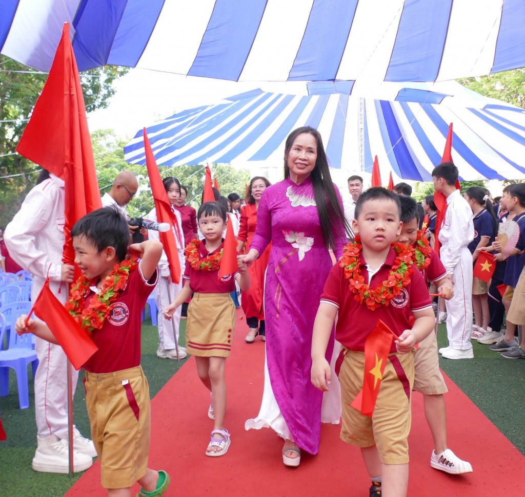 Chủ tịch HĐQT Hoàng Thị Ngọc Mai trong Lễ khai giảng 