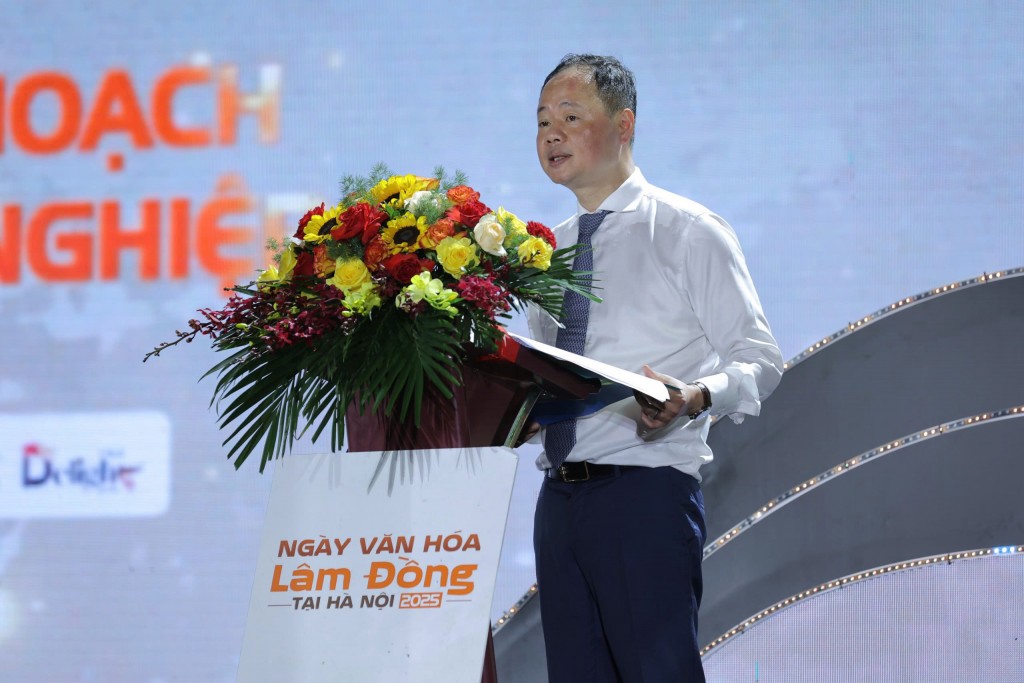 đồng chí Trần Hồng Thái - Phó Bí thư Tỉnh uỷ, Chủ tịch UBND tỉnh Lâm Đồng phát biểu khai mạc chương trình