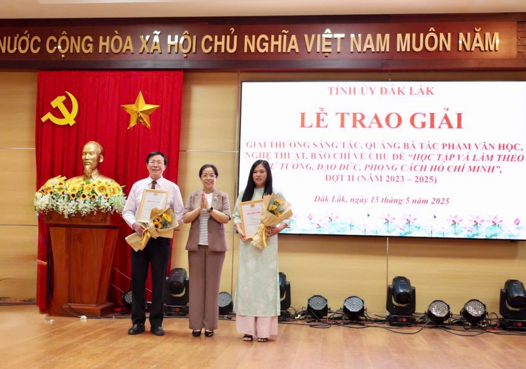 Đắk Lắk vinh danh 32 tác phẩm xuất sắc viết về Bác Hồ