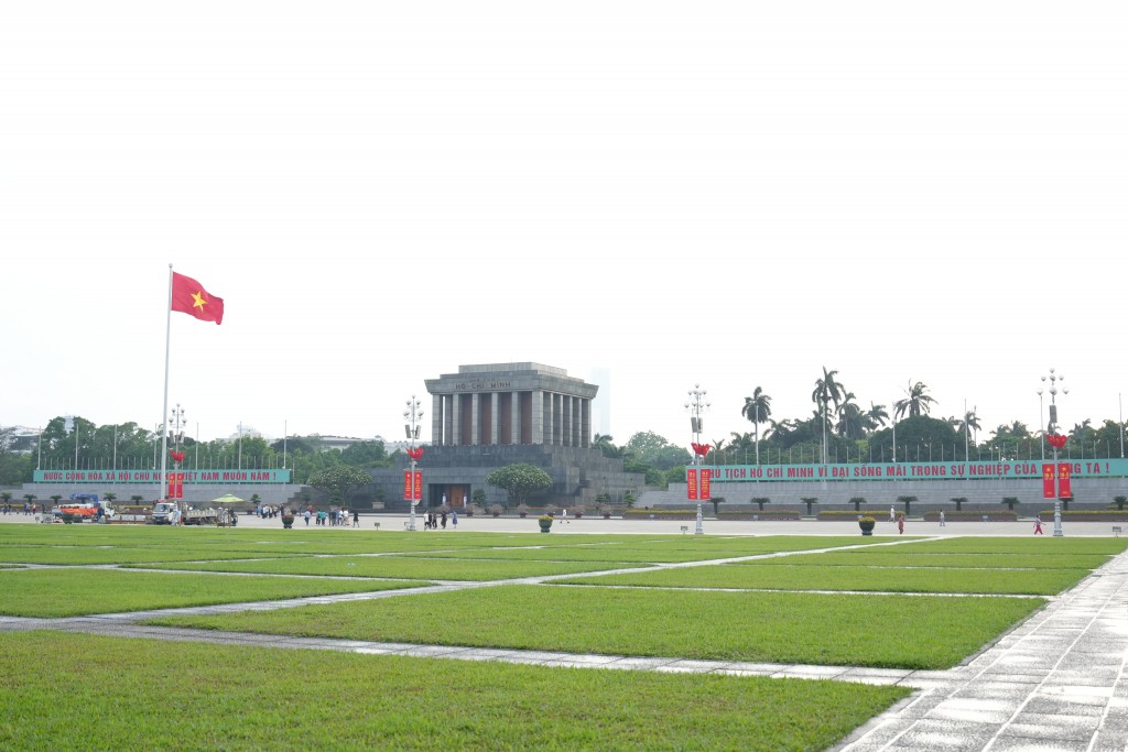 Những ngày này, người dân từ khắp mọi miền đất nước đều hướng về Lăng Bác, bày tỏ lòng kính yêu với Chủ tịch Hồ Chí Minh vĩ đại