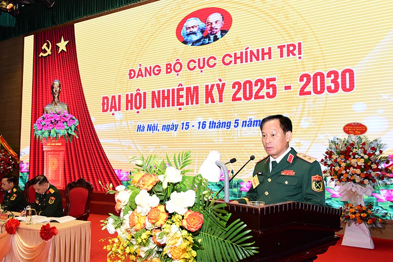 Trung tướng Trần Ngọc Tuấn, Phó Bí thư Thường trực Đảng ủy, Chính ủy Bộ Tư lệnh Thủ đô Hà Nội phát biểu chỉ đạo Đại hội