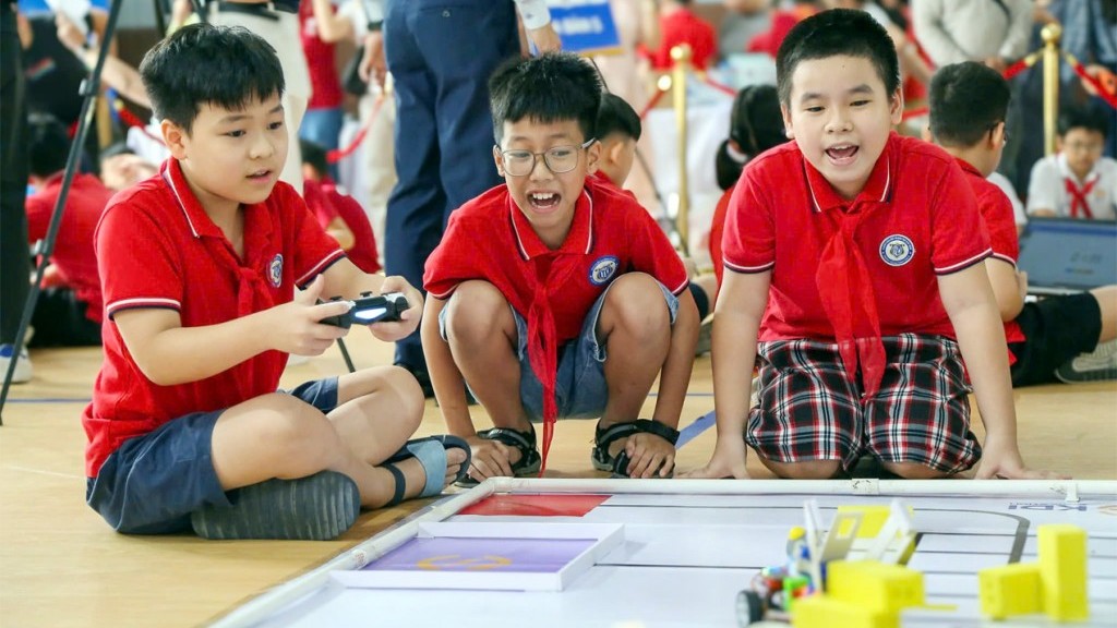 Học sinh Ba Đình thỏa sức sáng tạo tại cuộc thi Robotics