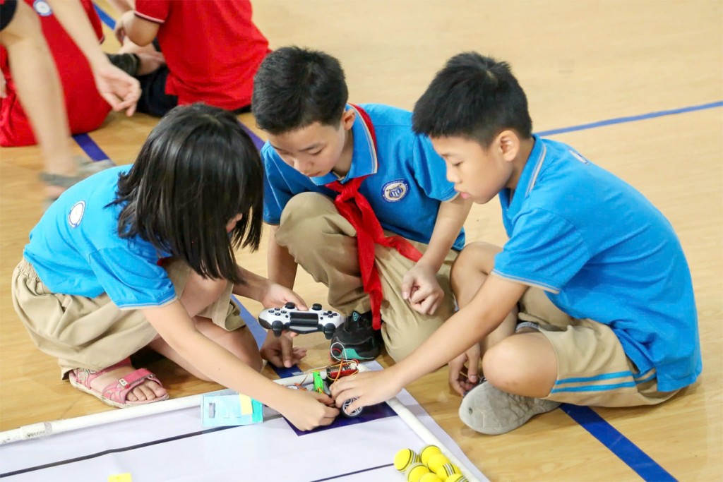 Học sinh Ba Đình thỏa sức sáng tạo tại cuộc thi Robotics