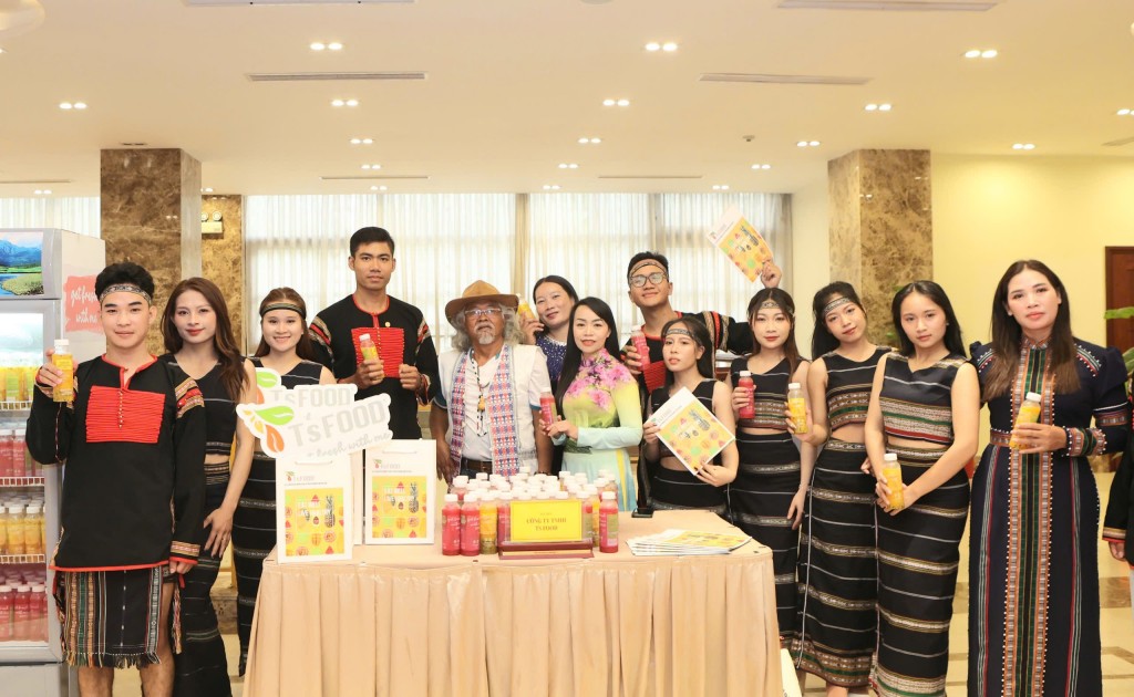 Hà Nội sát cánh cùng Lâm Đồng phát triển văn hóa, du lịch, thương mại