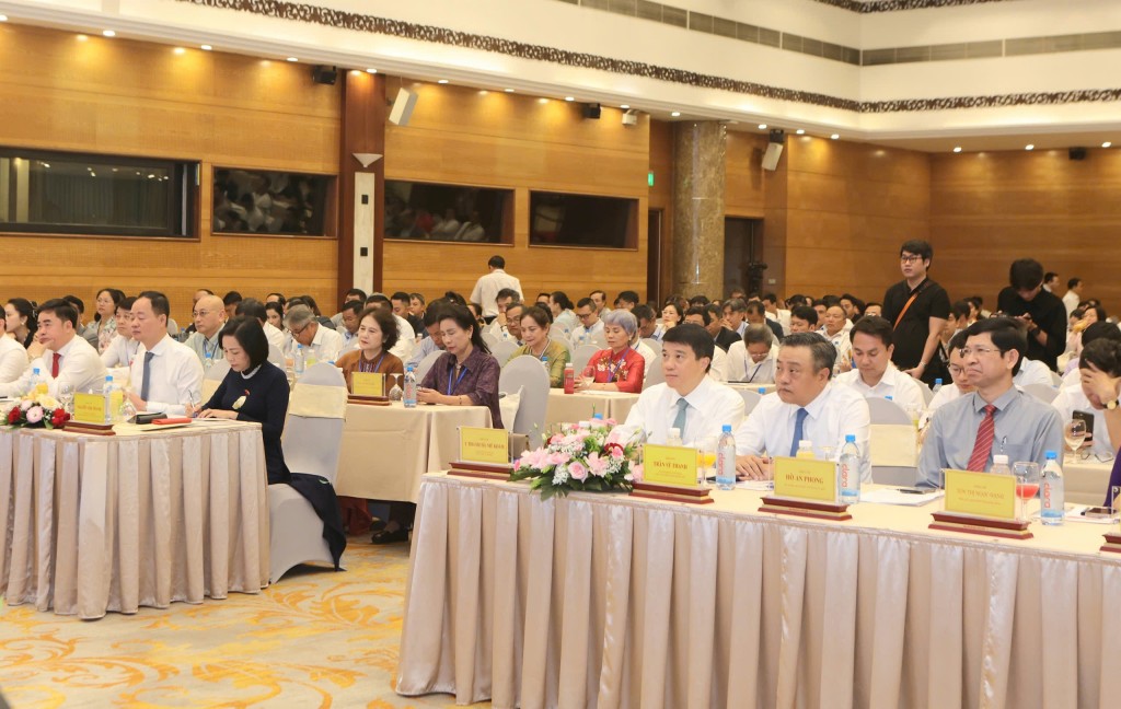 Các vị đại biểu tham dự Diễn đàn