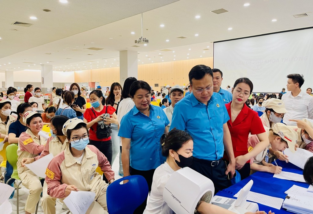Khám sức khỏe miễn phí cho 600 nữ công nhân, lao động