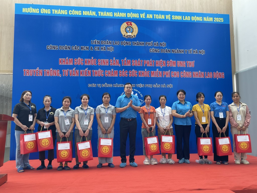 Khám sức khỏe miễn phí cho 600 nữ công nhân, lao động