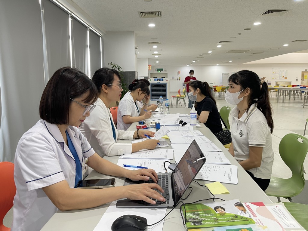 Khám sức khỏe miễn phí cho 600 nữ công nhân, lao động