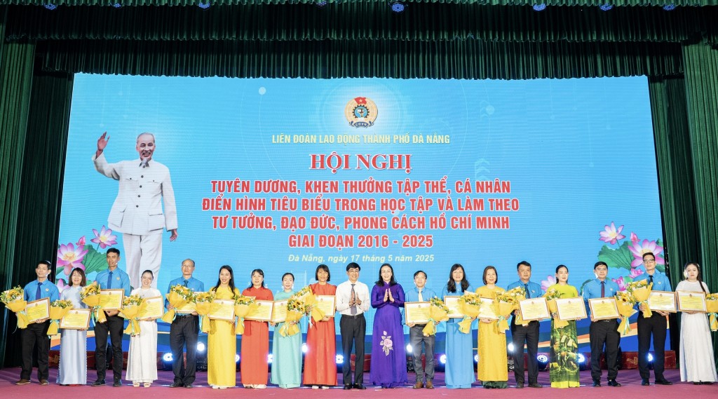 Liên đoàn Lao động TP Đà Nẵng tuyên dương 50 tập thể, 85 cá nhân điển hình tiên tiến học tập, làm theo Bác (Ảnh Đ.Minh)