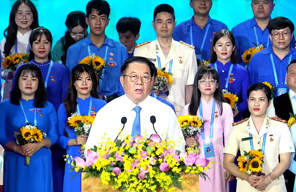 Đồng chí Nguyễn Trọng Nghĩa, Ủy viên Bộ Chính trị, Bí thư Trung ương Đảng, Trưởng Ban Tuyên giáo và Dân vận Trung ương phát biểu chỉ đạo tại buổi lễ tuyên dương