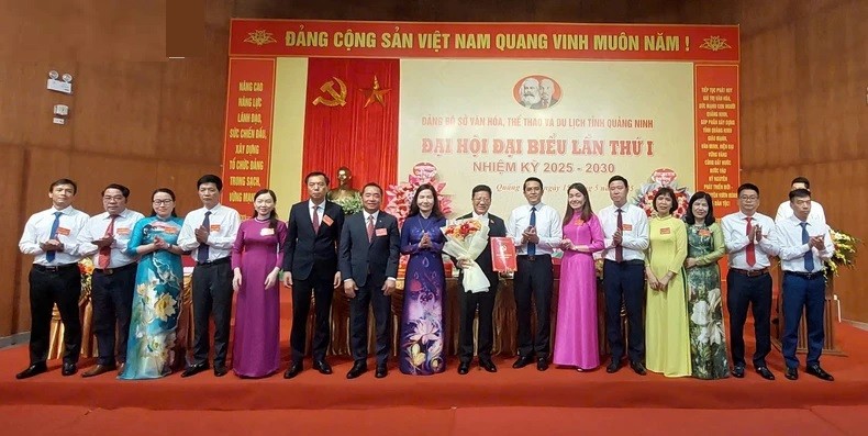Ra mắt Ban chấp hành Đảng bộ Sở VH TT và DL tỉnh nhiệm kỳ 2025-2030 gồm 14 đồng chí.