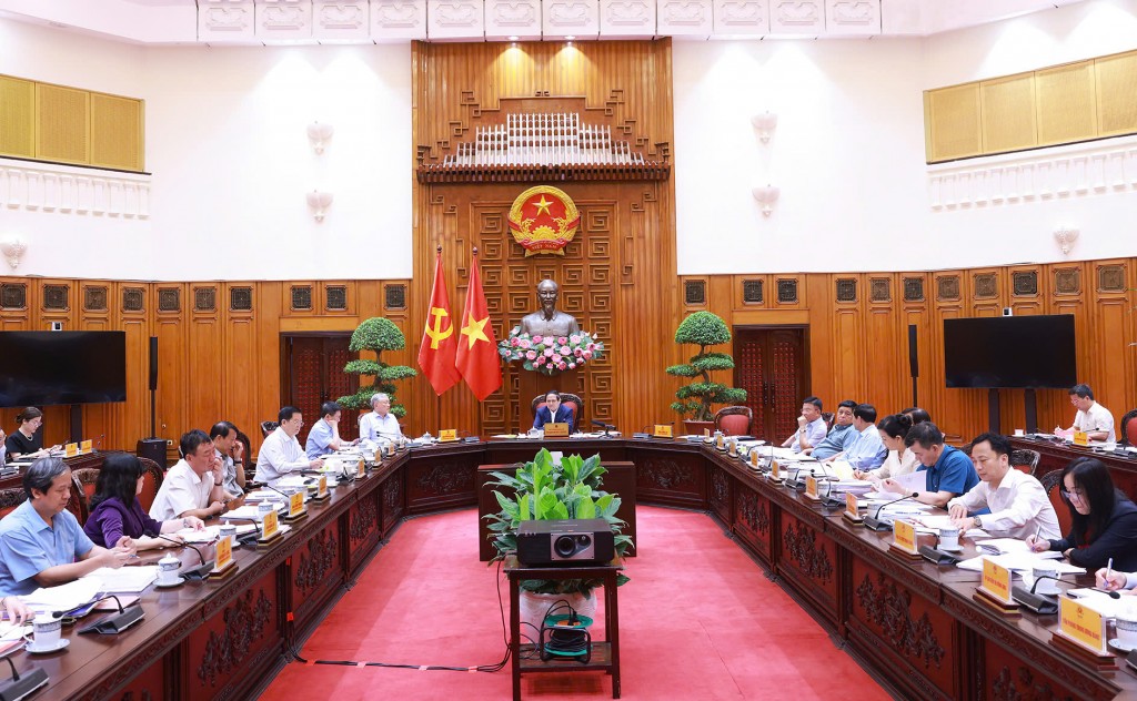 Thủ tướng nhấn mạnh phải có giải pháp tăng cường hợp tác công tư cho cả 2 lĩnh vực giáo dục, đào tạo và y tế - Ảnh: VGP/Nhật Bắc