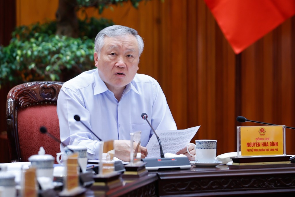 Phó Thủ tướng Thường trực Chính phủ Nguyễn Hòa Bình dự và phát biểu tại cuộc họp - Ảnh: VGP/Nhật Bắc