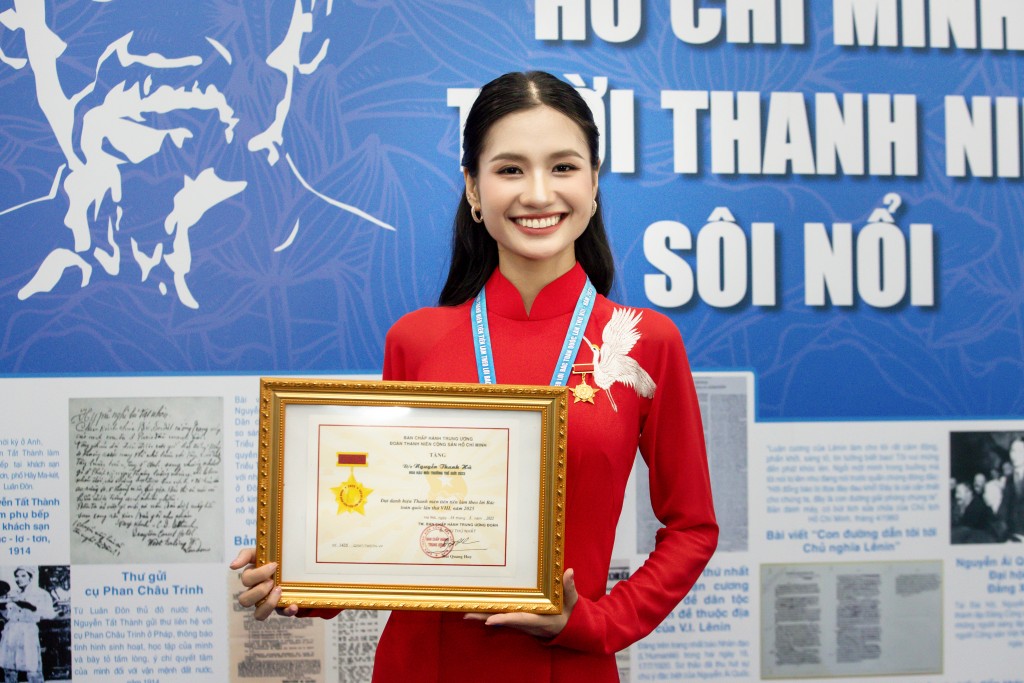 Hoa hậu Nguyễn Thanh Hà được tuyên dương Thanh niên tiên tiến làm theo lời Bác