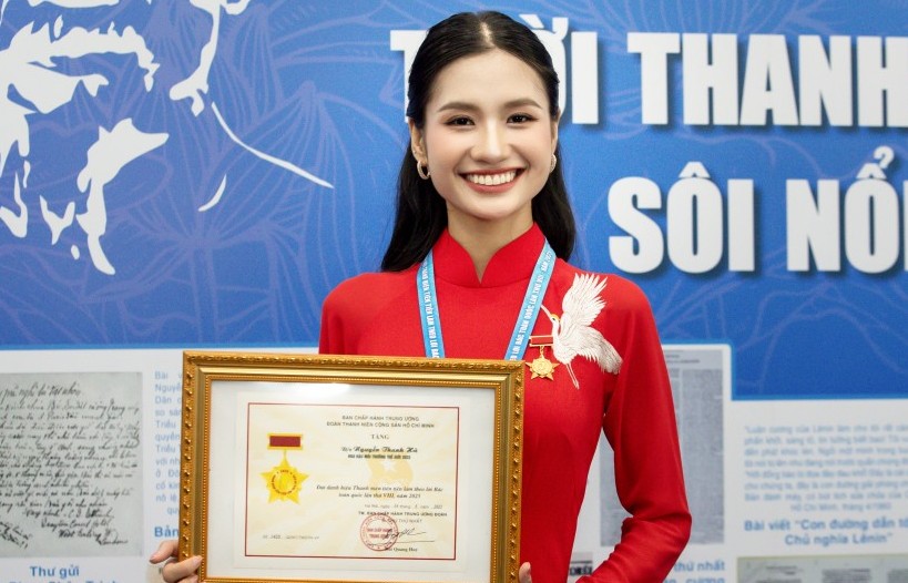 Hoa hậu Nguyễn Thanh Hà được tuyên dương Thanh niên tiên tiến làm theo lời Bác