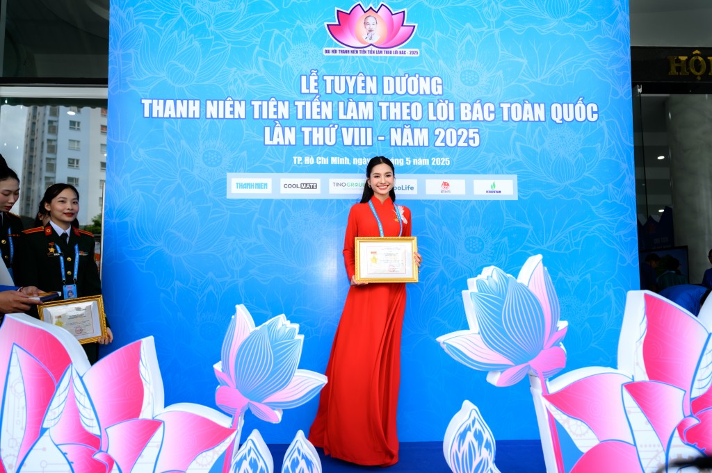 Hoa hậu Nguyễn Thanh Hà được tuyên dương Thanh niên tiên tiến làm theo lời Bác