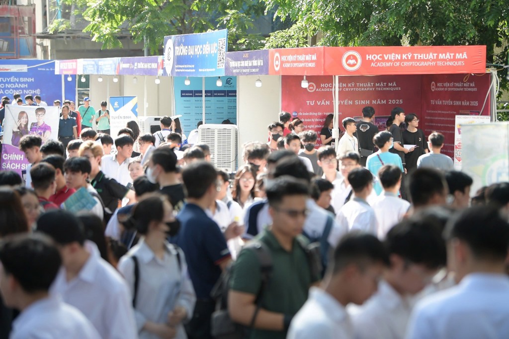 Hơn 5.000 học sinh, phụ huynh tham dự ngày hội