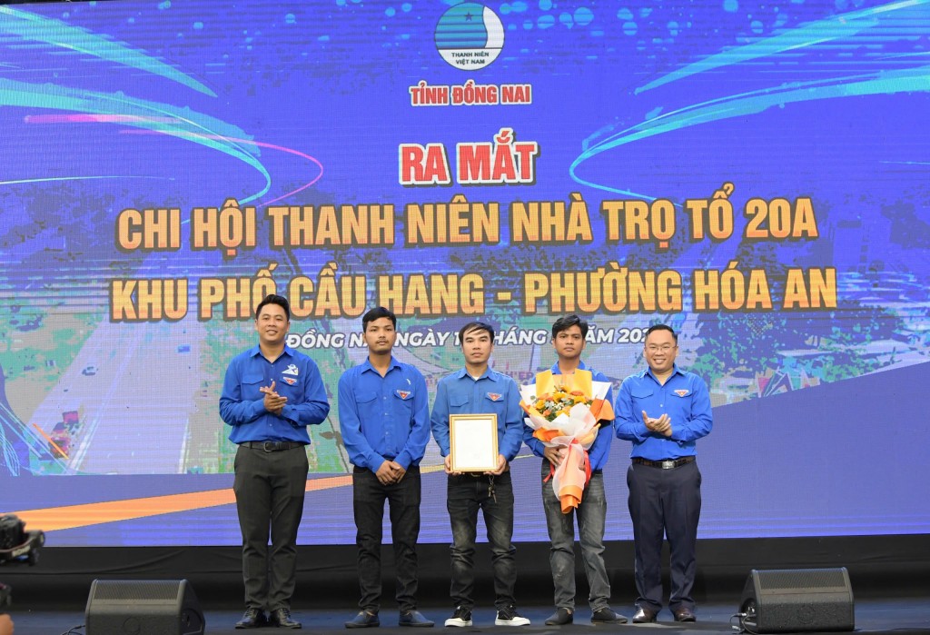 Ra mắt