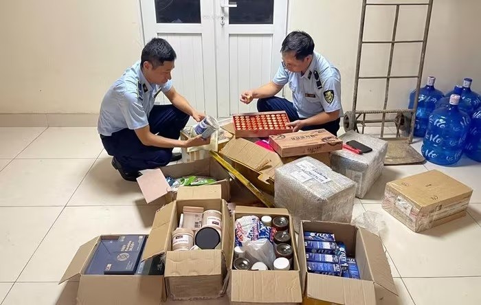 Số hàng hóa không nguồn gốc, xuất xứ được vận chuyển qua đơn vị chuyển phát nhanh.