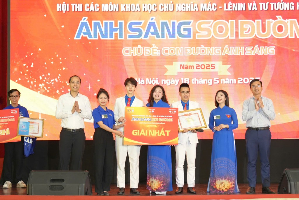 Giáo dục lý tưởng cách mạng, khơi dậy niềm tự hào cho sinh viên