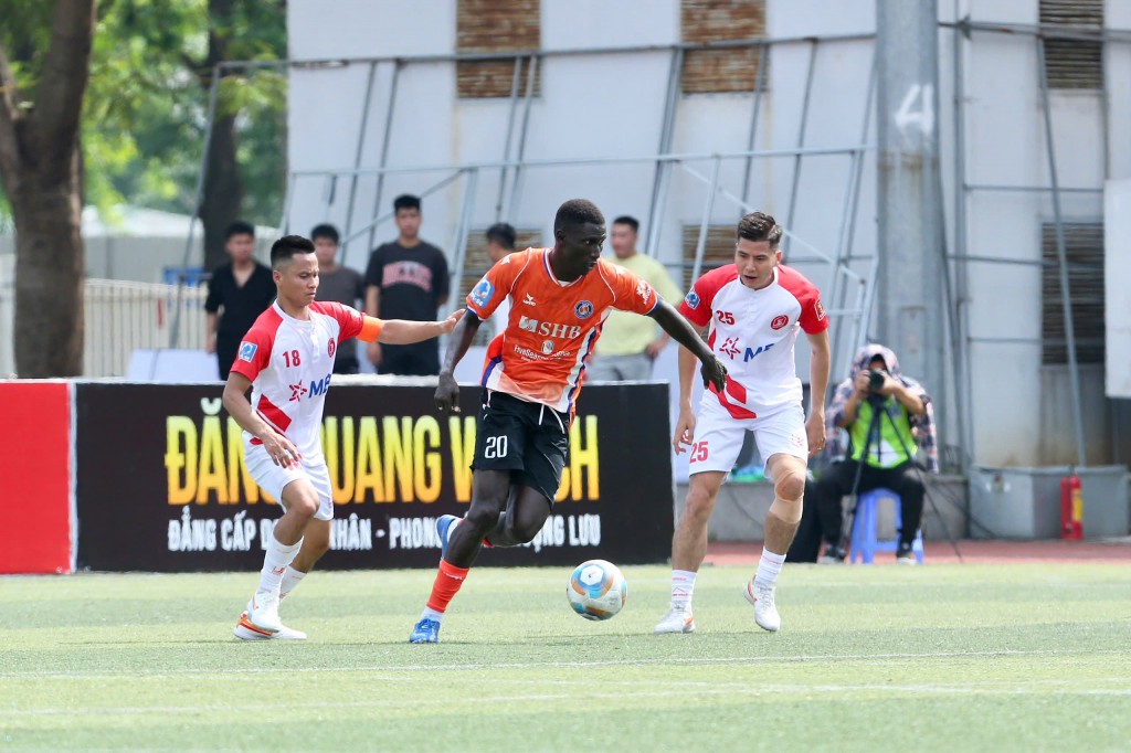 Giải bóng đá 7 người vô địch quốc gia Bia Saigon Dragon Cup 2025 chính thức lăn bóng