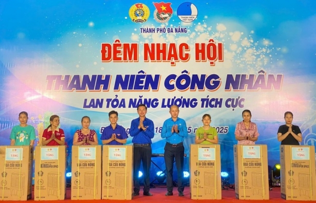 Đà Nẵng: Trao 200 suất quà cho thanh niên công nhân khó khăn