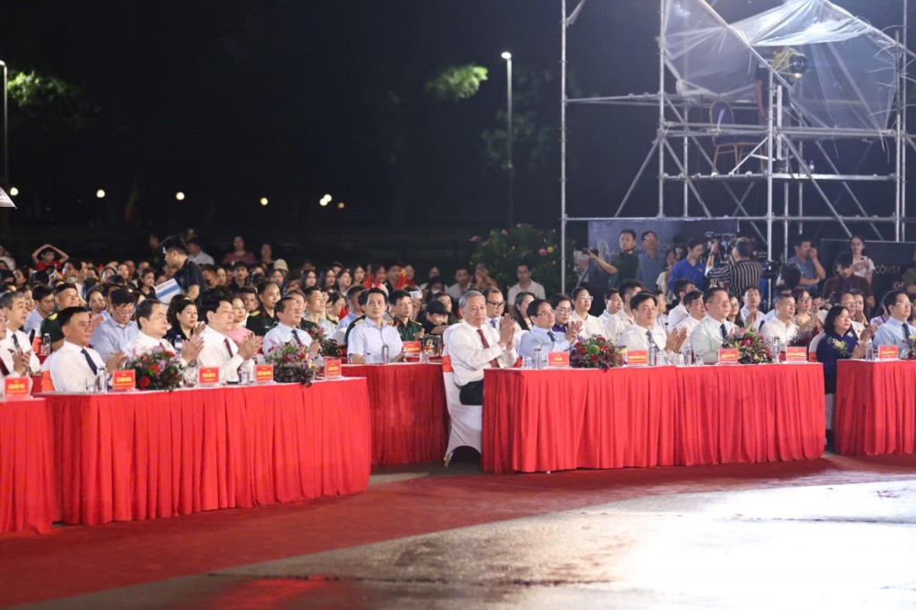 Đến dự chương trình có các đồng chí lãnh đạo Đảng và Nhà nước